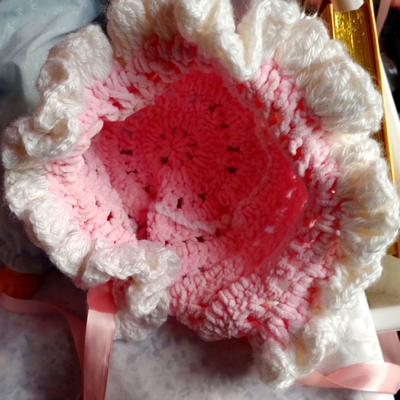 handmade crochet pink baby bonnet hat. very soft. - Picture 1 of 4